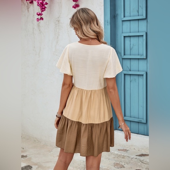 Color Block V-Neck Flutter Sleeve Mini Dress - Picture 2 of 7